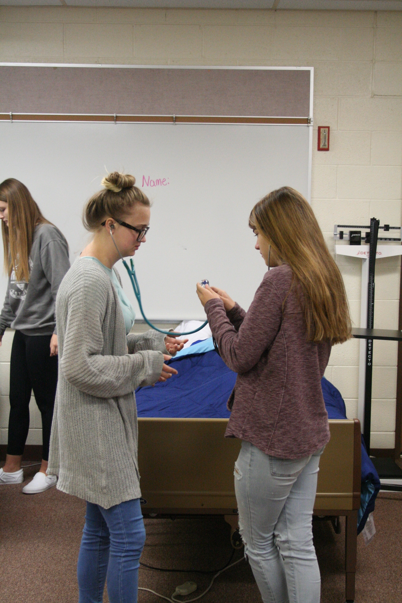 Medical Occupations students learning about the stethoscope